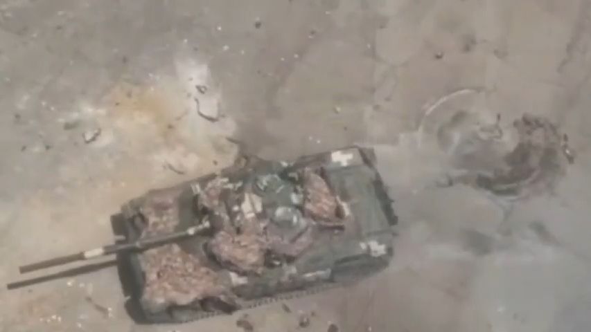 Video: Obránci Azotu odrážejí ruské útoky. Používají i ukořistěné tanky